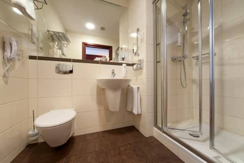 Premier Kraków Hotel — bathroom