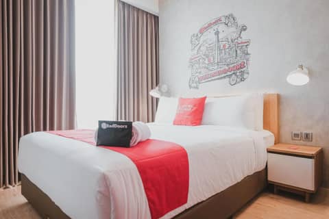 RedDoorz Plus @ Thamrin — hotel room