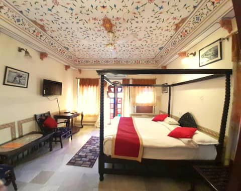 Sajjan Niwas — hotel room