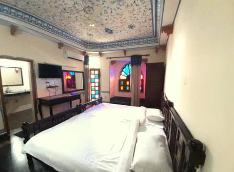 Sajjan Niwas — hotel room