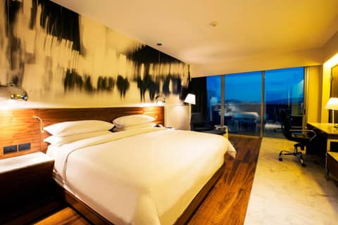 Krystal Urban Guadalajara — hotel room