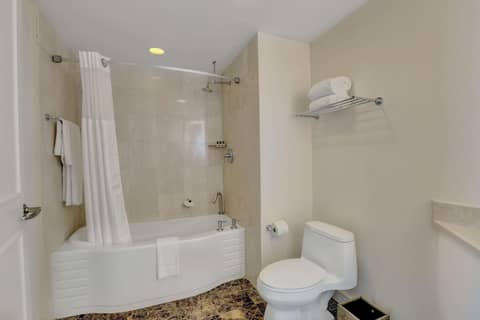 Beach House Fort Lauderdale, A Hilton Resort — photo 8