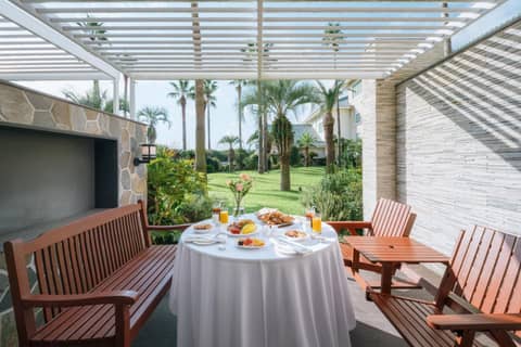 The Suites Hotel Jeju — dining
