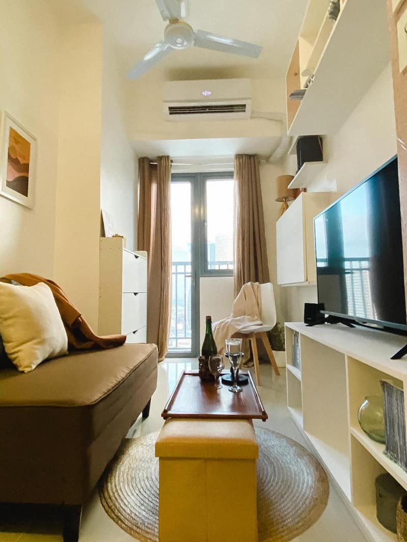 Fame Residences Tower-1 Unit 3207 in Mandaluyong 1 Br w Balcony City view — photo 1