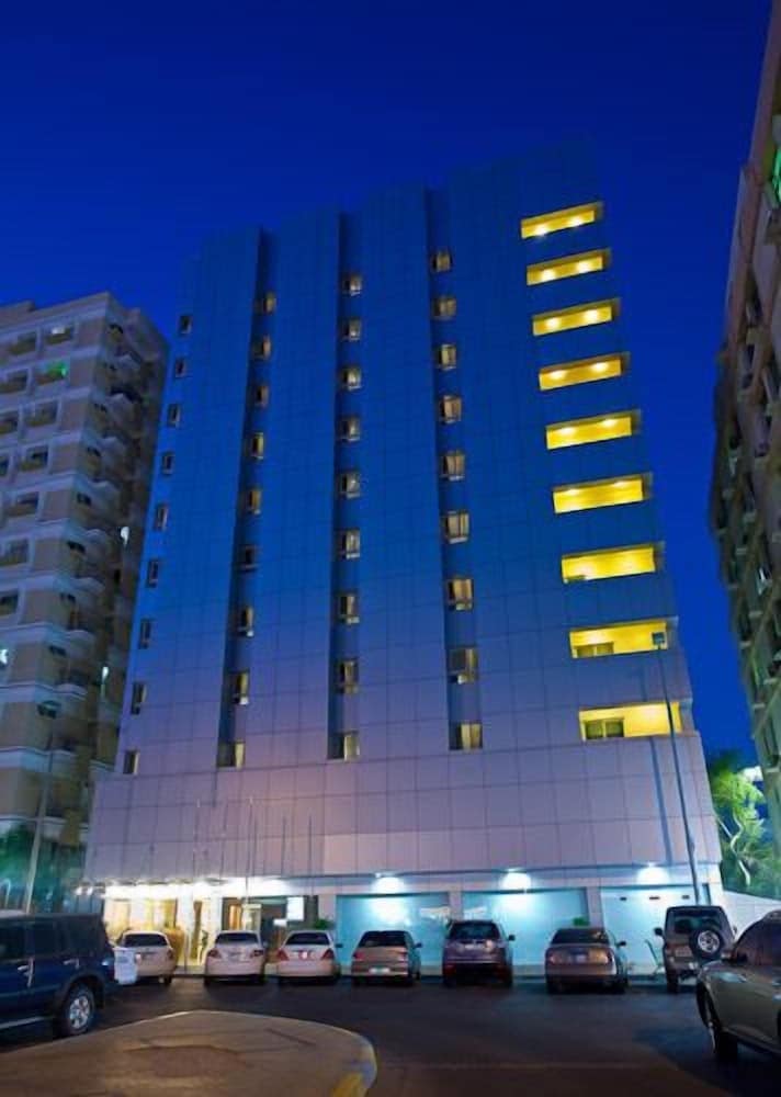Phoenix Plaza Hotel Apartments — building