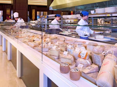 La Cigale Hotel Managed by Accor — dining