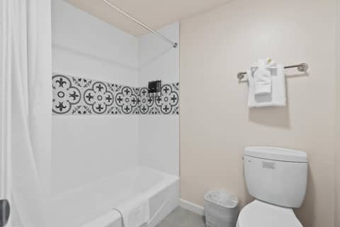 Brookhurst Plaza Inn — photo 8