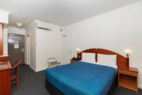 Budget Queen Room (No Window) — the supplier's photographs — photo 1