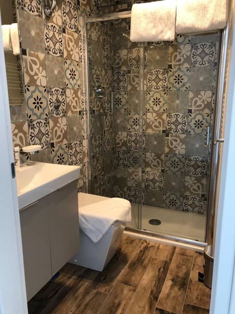 South Hands — bathroom