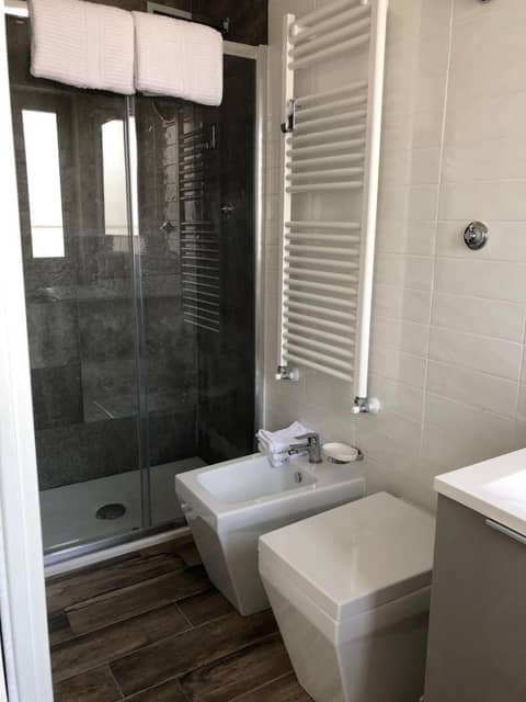 South Hands — bathroom
