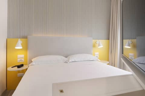 Adesso Hotel — hotel room