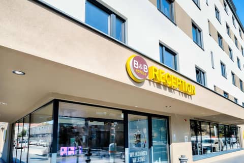 B&B Hotel Wien-Stadthalle — recepcion & lobby
