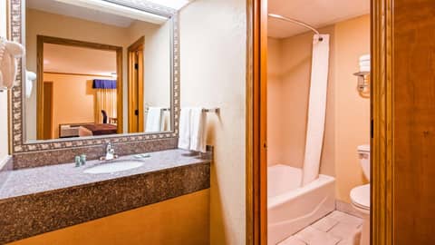 SureStay by Best Western Kansas City Country Inn North — photo 6