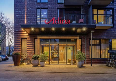 Adina Apartment Hotel Hamburg Michel — recepcion & lobby