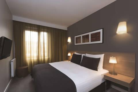 Adina Apartment Hotel Hamburg Michel — hotel room