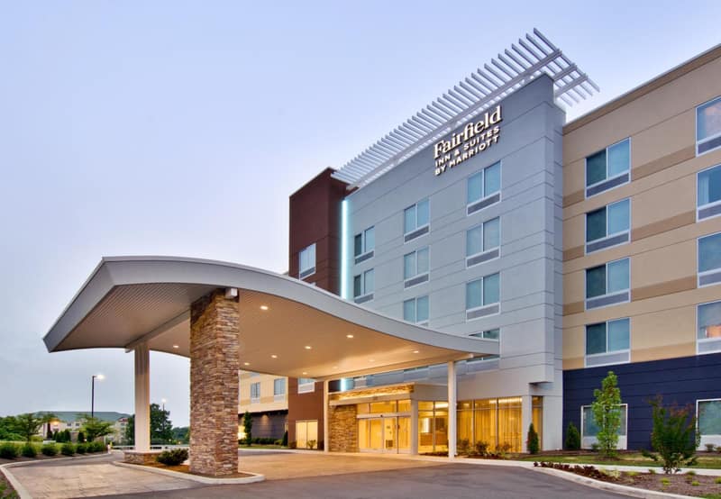 Fairfield Inn & Suites by Marriott Nashville Airport — building