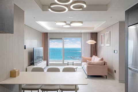 Le Collective Busan Gijang — hotel room