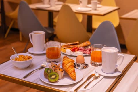 Golden Tulip Opera de Noailles — dining