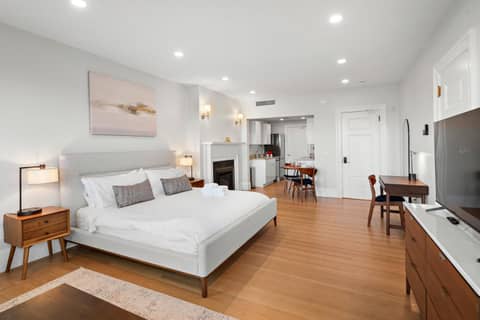 Charlesgate Suites — hotel room