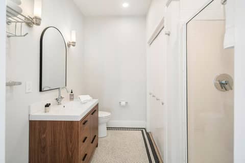 Charlesgate Suites — bathroom
