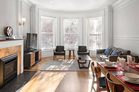 Charlesgate Suites — hotel room