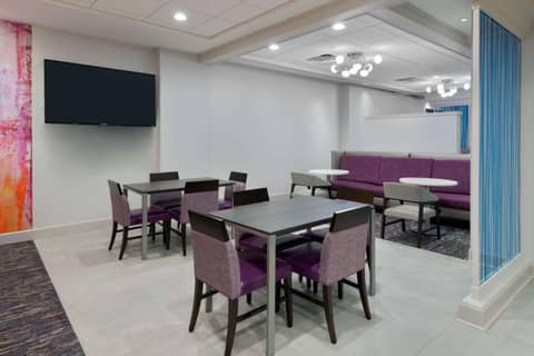 Hampton Inn & Suites Buffalo/Downtown — photo 2