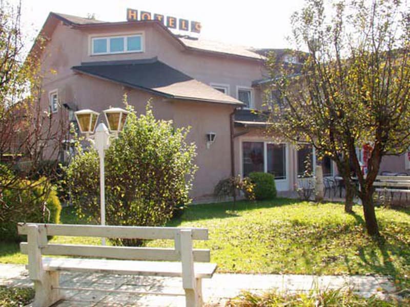 Hotel Galerija — building