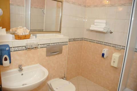 Hotel Galerija — bathroom
