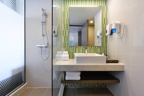 Holiday Inn Express Bangkok Sukhumvit 11 by IHG — photo 3