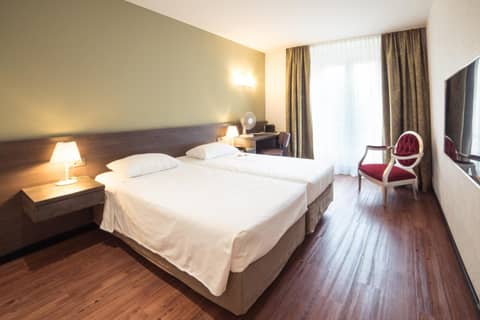 Hotel Montana — bedroom