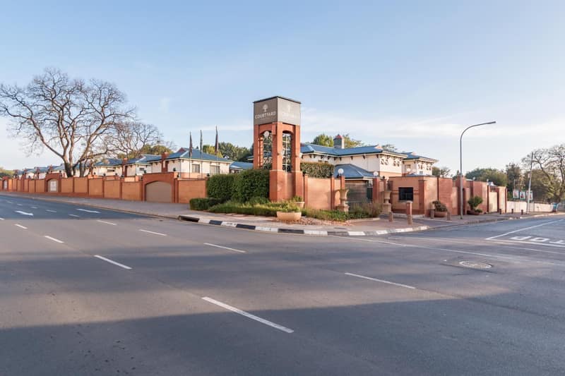 Courtyard Hotel Rosebank — building