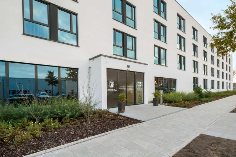 Super 8 by Wyndham Munich City North — building