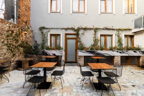 Castillo Rojo Hotel Istanbul — balance & terrace