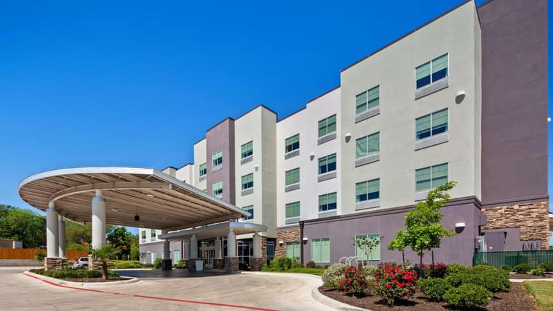Best Western Plus Roland Inn & Suites — building
