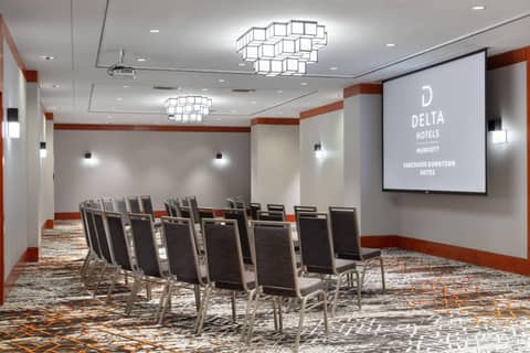 Delta Hotels by Marriott Vancouver Downtown Suites - Downtown Vancouver — photo 9