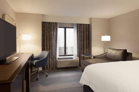 Hampton Inn & Suites Nashville-Downtown — photo 9