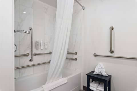 Hampton Inn Kansas City - Downtown Financial District — photo 8