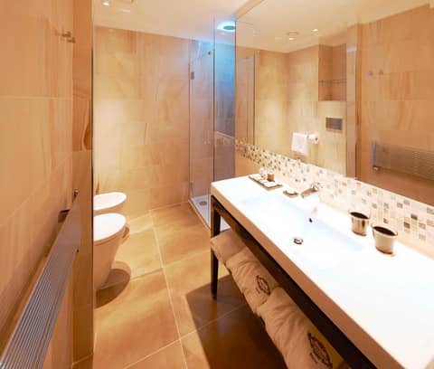 Harry's Bar Trevi Hotel & Restaurant — bathroom
