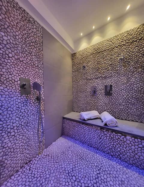 Harry's Bar Trevi Hotel & Restaurant — bathroom