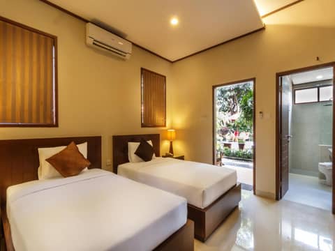 Yulia Beach Inn Kuta — photo 3