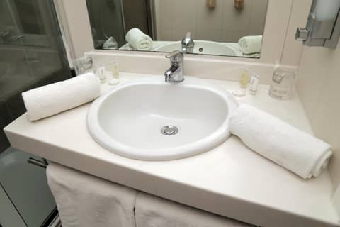 Hotel Lero — bathroom