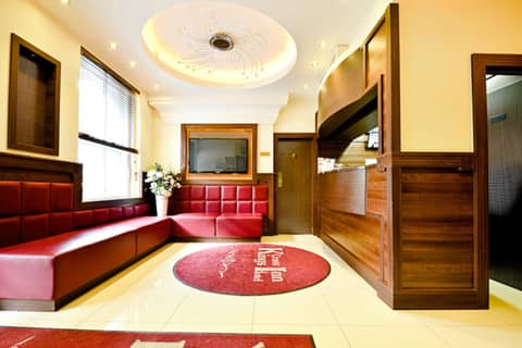 Kings Cross Inn Hotel — hotel reception