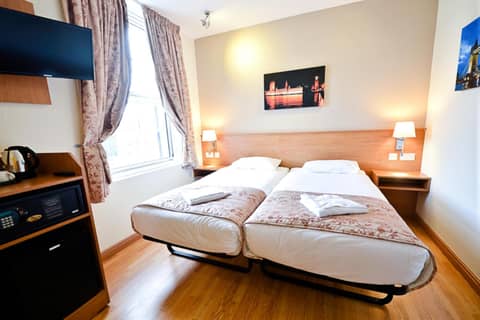 Kings Cross Inn Hotel — hotel room