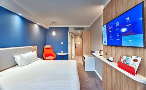 Holiday Inn Express London Stratford by IHG — hotel room