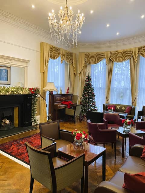 Ravna Gora — hotel reception