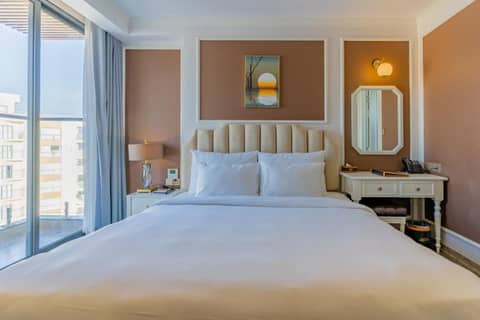 La Vague Hotel — hotel room