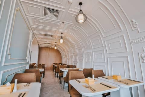 La Vague Hotel — dining