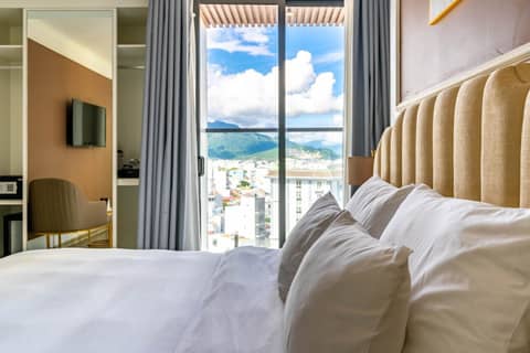 La Vague Hotel — hotel room