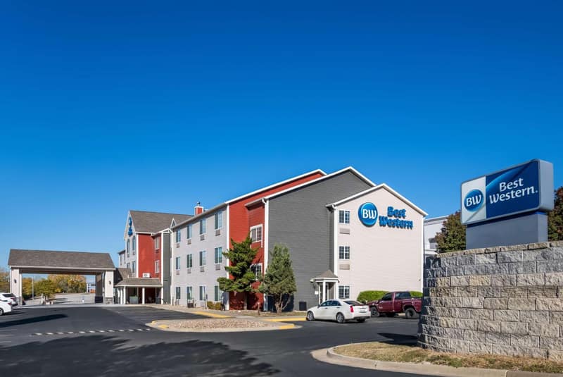 Best Western Worlds Of Fun — building