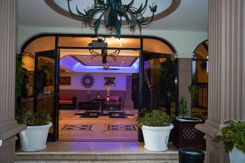 The MT Hotel — recepcion & lobby